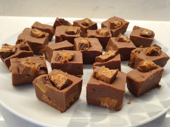 Mars Bar Fudge by Help Me Bake (22) (Medium).jpg Mars Bar Fudge by Help Me Bake (22) (Medium).jpg