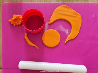 Alien cupcake Toppers tutorial by Help Me Bake 4 (Medium).jpg