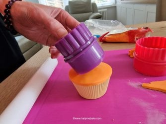 Alien Cupcake Toppers tutorial by Help Me Bake 6 (Medium).jpg