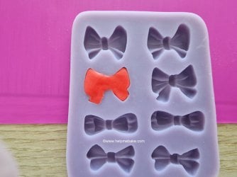 Using a ribbon mould by Help Me Bake (Medium).jpg Using a ribbon mould by Help Me Bake (Medium).jpg