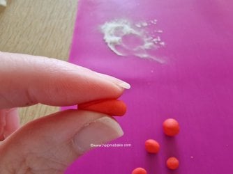 How to make a small bow or bow tie by Help Me Bake 2 (Medium).jpg How to make a small bow or bow tie by Help Me Bake 2 (Medium).jpg