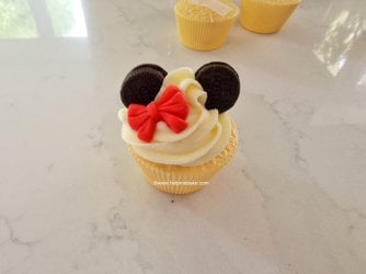 Easy Minnie Mouse Cupcake Toppers by Help Me Bake (1) (Medium).jpg