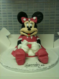 Minnie Mouse Cake (10) - Copy (Medium).JPG