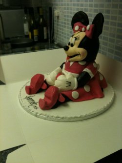 Minnie Mouse Cake (8) - Copy (Medium).JPG