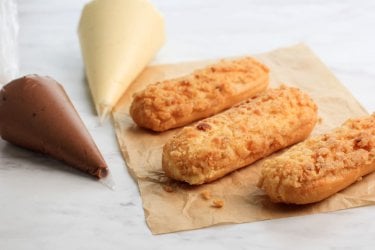 Eclair Craquelin (Medium).jpg