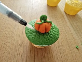 31 Easy Pumpkin toppers by Help Me Bake (Medium).jpg 31 Easy Pumpkin toppers by Help Me Bake (Medium).jpg