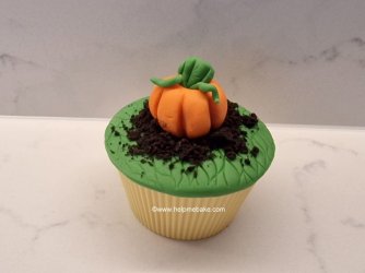 34 Easy Pumpkin toppers by Help Me Bake (Medium).jpg