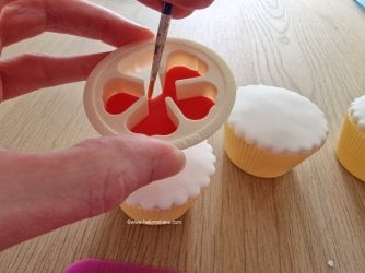 Poppy Cupcakes Tutorial by Help Me Bake (70) - Copy (Medium).jpg