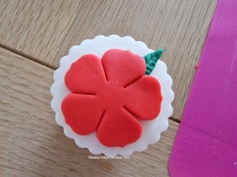 Poppy Cupcakes Tutorial by Help Me Bake (82) - Copy (Medium).jpg