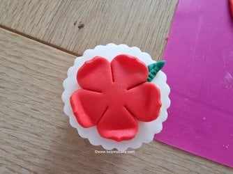 Poppy Cupcakes Tutorial by Help Me Bake (89) - Copy (Medium).jpg