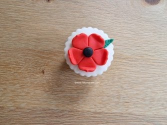 Poppy Cupcakes Tutorial by Help Me Bake (95) - Copy (Medium).jpg