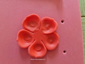 Poppy Cupcakes Tutorial by Help Me Bake (20) - Copy (Medium).jpg