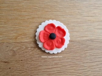 Poppy Cupcakes Tutorial by Help Me Bake (47) - Copy (Medium).jpg Poppy Cupcakes Tutorial by Help Me Bake (47) - Copy (Medium).jpg