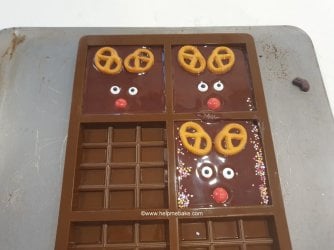 Reindeer Chocolate Bars by Help Me Bake 4 (1) (Medium).jpg Reindeer Chocolate Bars by Help Me Bake 4 (1) (Medium).jpg