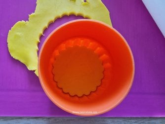 5 Elf Topper by Help Me Bake (Medium).jpg 5 Elf Topper by Help Me Bake (Medium).jpg