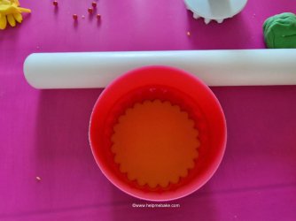 10 Elf Topper by Help Me Bake (Medium).jpg 10 Elf Topper by Help Me Bake (Medium).jpg