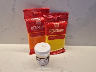 Icing and Tylo Powder (2)-001 (Medium).jpg Icing and Tylo Powder (2)-001 (Medium).jpg