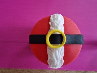 17 SantaTopper by Help Me Bake (Medium).jpg 17 SantaTopper by Help Me Bake (Medium).jpg