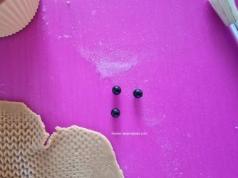 Easy Teddy Toppers by Help Me Bake (12) (Medium).jpg Easy Teddy Toppers by Help Me Bake (12) (Medium).jpg