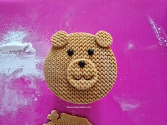 Easy Teddy Toppers by Help Me Bake (13) (Medium).jpg Easy Teddy Toppers by Help Me Bake (13) (Medium).jpg