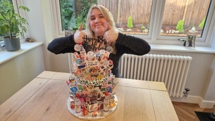Han's 18th Birthday Cake by Help Me Bake.jpg Han's 18th Birthday Cake by Help Me Bake.jpg