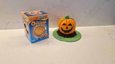 Terry's Choc Orange Pumpkin Topper by Help Me Bake Medium (1).jpg Terry's Choc Orange Pumpkin Topper by Help Me Bake Medium (1).jpg