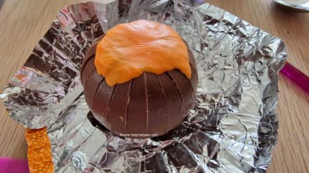 Terry's Choc Orange Mini Turorial by Help Me Bake (5) (Medium).jpg Terry's Choc Orange Mini Turorial by Help Me Bake (5) (Medium).jpg