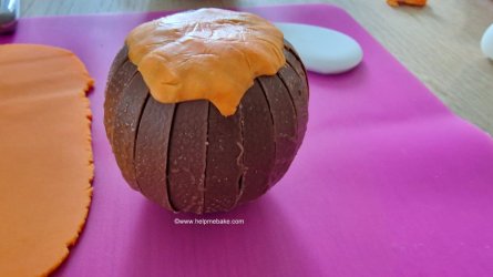 Terry's Choc Orange Mini Turorial by Help Me Bake (8) (Medium).jpg Terry's Choc Orange Mini Turorial by Help Me Bake (8) (Medium).jpg