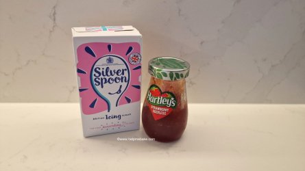 Icing sugar and Jam - Help Me Bake (Medium).jpg Icing sugar and Jam - Help Me Bake (Medium).jpg