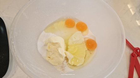 Madeira Golden Wholemeal Half and Half Cake 16 (Medium).jpg Madeira Golden Wholemeal Half and Half Cake 16 (Medium).jpg