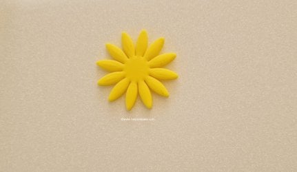 Easy Sunflower Toppers by Help Me Bake  (2) (Medium).jpg