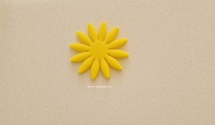 Easy Sunflower Toppers by Help Me Bake (2) (Medium).jpg Easy Sunflower Toppers by Help Me Bake (2) (Medium).jpg