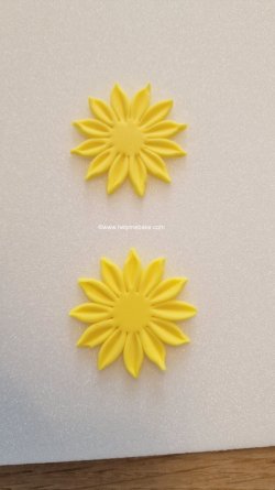 Easy Sunflower Toppers by Help Me Bake  (6) (Medium).jpg