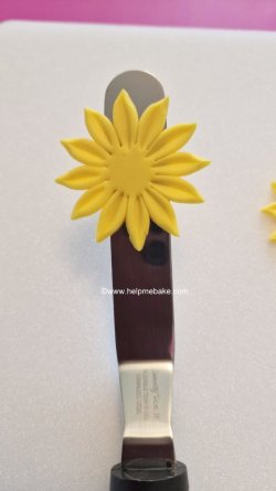 Easy Sunflower Toppers by Help Me Bake  (7) (Medium).jpg