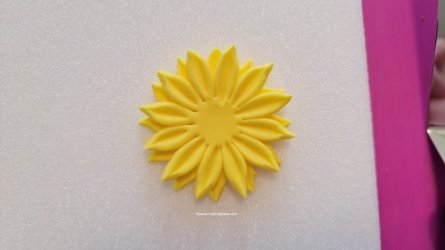 Easy Sunflower Toppers by Help Me Bake  (10) (Medium).jpg