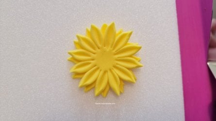 Easy Sunflower Toppers by Help Me Bake (10) (Medium).jpg Easy Sunflower Toppers by Help Me Bake (10) (Medium).jpg