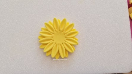 Easy Sunflower Toppers by Help Me Bake  (11) (Medium).jpg