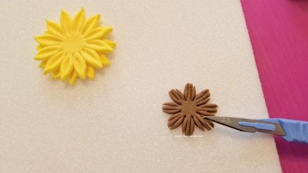 Easy Sunflower Toppers by Help Me Bake  (17) (Medium).jpg