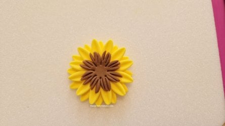 Easy Sunflower Toppers by Help Me Bake  (20) (Medium).jpg