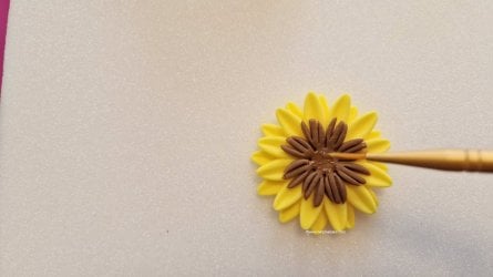 Easy Sunflower Toppers by Help Me Bake  (23) (Medium).jpg