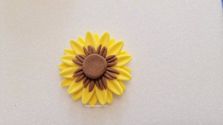 Easy Sunflower Toppers by Help Me Bake  (29) (Medium).jpg