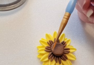 Easy Sunflower Toppers by Help Me Bake  (30) (Medium).jpg