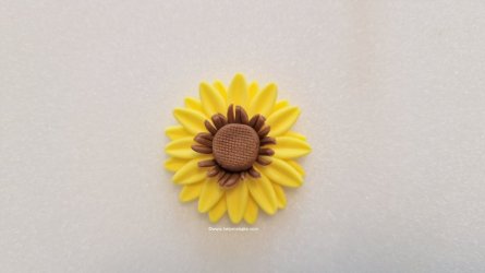 Easy Sunflower Toppers by Help Me Bake  (32) (Medium).jpg
