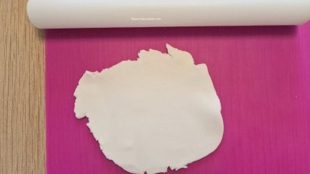 Easy Sunflower Toppers by Help Me Bake (37) (Medium).jpg Easy Sunflower Toppers by Help Me Bake (37) (Medium).jpg