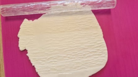 Easy Sunflower Toppers by Help Me Bake (38) (Medium).jpg Easy Sunflower Toppers by Help Me Bake (38) (Medium).jpg
