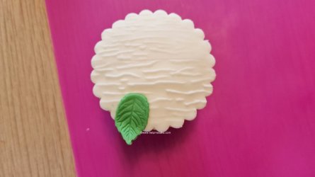 Easy Sunflower Toppers by Help Me Bake (40) (Medium).jpg Easy Sunflower Toppers by Help Me Bake (40) (Medium).jpg