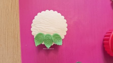 Easy Sunflower Toppers by Help Me Bake (40a) (Medium).jpg Easy Sunflower Toppers by Help Me Bake (40a) (Medium).jpg