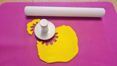 Easy sunflower Toppers by Help Me Bake 1a (2) (Medium).jpg