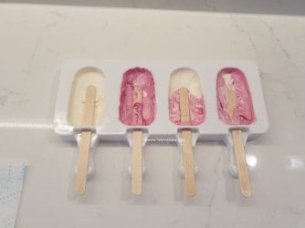 How to make cakesicles by Help Me Bake (8) (Medium).jpg How to make cakesicles by Help Me Bake (8) (Medium).jpg