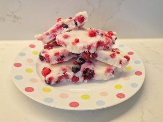 Frozen Summer Fruits Yoghurt Bark by Help Me Bake (2) (Medium).jpg Frozen Summer Fruits Yoghurt Bark by Help Me Bake (2) (Medium).jpg
